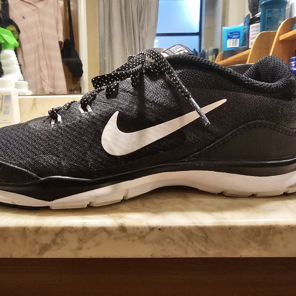 Nike - Picture 2 of 6